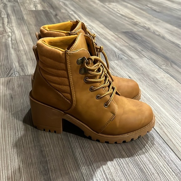 Rogue Shoes - Rogue heeled boots